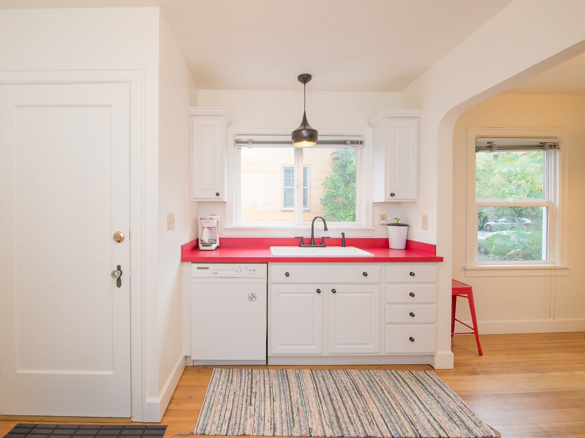 Building Photo - 2323 SE Pine St