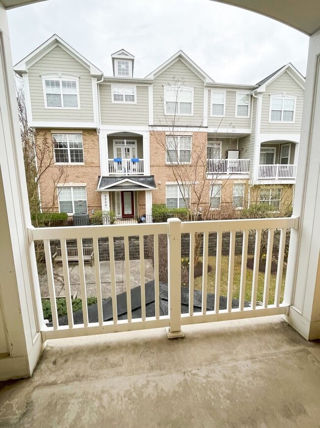 Building Photo - Sizable End Unit Townhome in Wheaton w/ 2 Car Garage!