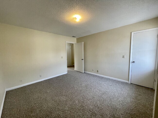 Building Photo - Townhouse for Rent