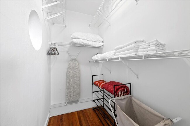 Building Photo - 3015 Seville St