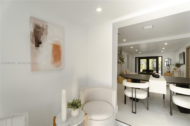 Building Photo - 1221 Biarritz Dr