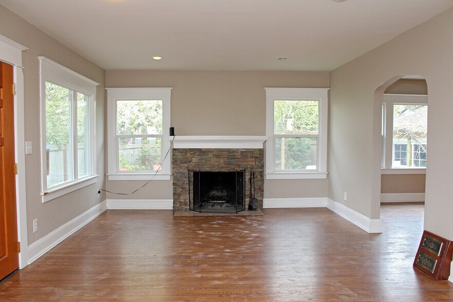Building Photo - 1411 NE 37th Ave