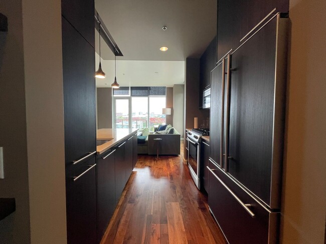 Building Photo - Incredible 1Bd/1Ba Fully Furnished Condo in the Pearl!!!! Corner Unit with Spectacular Views & Ga...