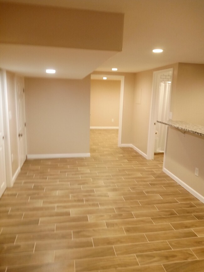 Building Photo - 2649 Wentworth Road, Unit 3