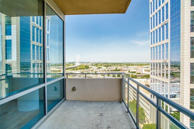 Building Photo - 2200 Victory Ave