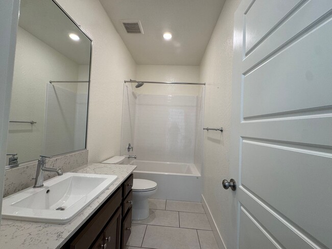 Building Photo - 601 Wishon Ave W