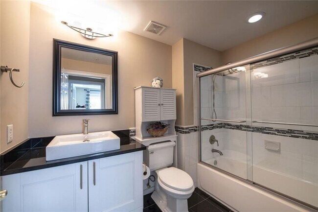 Building Photo - 3275 Lenox Rd NE