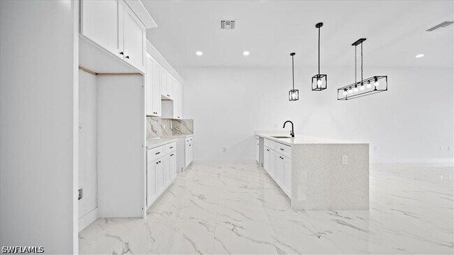 Building Photo - 1009-1011 NE 15th Ln