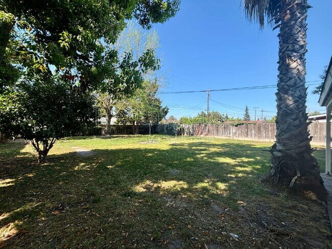 Building Photo - 1531 Marguerite St