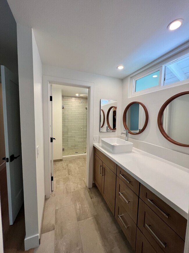 Building Photo - Complete Remodel Dearfield 3 bedroom 2.5 Bath home Ready for Lease