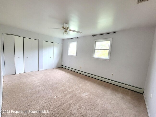 Building Photo - 319 Carnation Dr