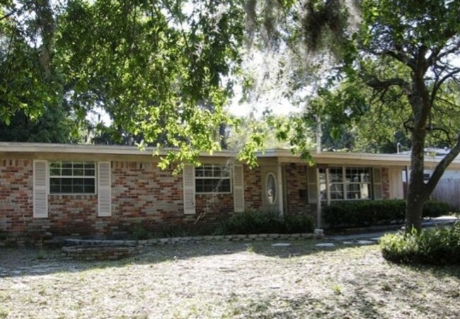 Primary Photo - Charming Brick Ranch with Spacious Living ...