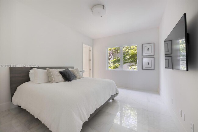 Building Photo - 2760 Brickell Ct