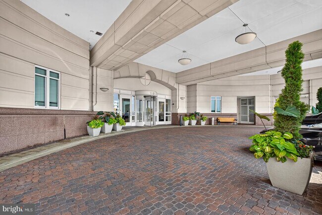 Building Photo - 100 Harborview Dr