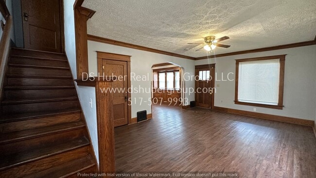 Building Photo - 921 W Oakland-