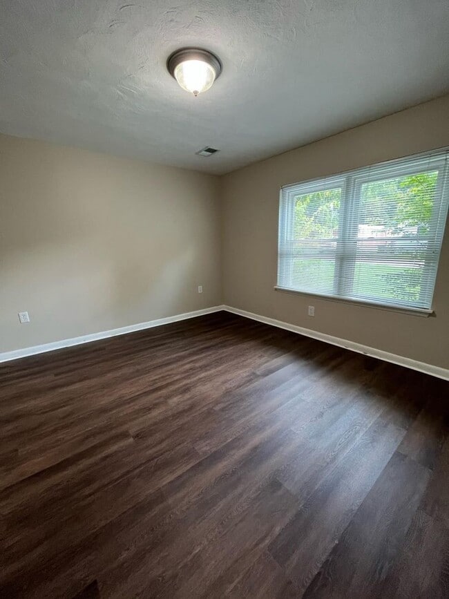 Building Photo - 2 bedrooms and 1 bathroom, in Wilmore, KY Close to Asbury!