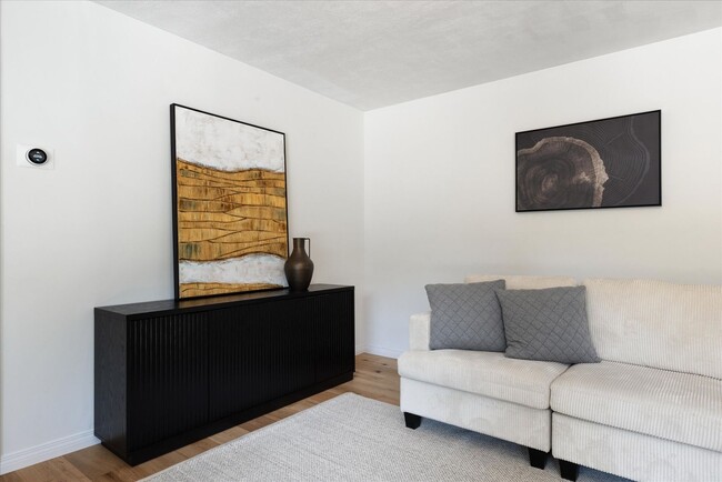 Building Photo - Open Concept Historic Home in Downtown Boz...