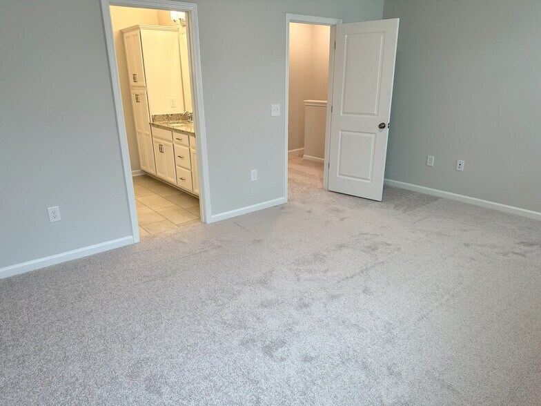 Building Photo - Room in Townhome on Austin Falls Sta