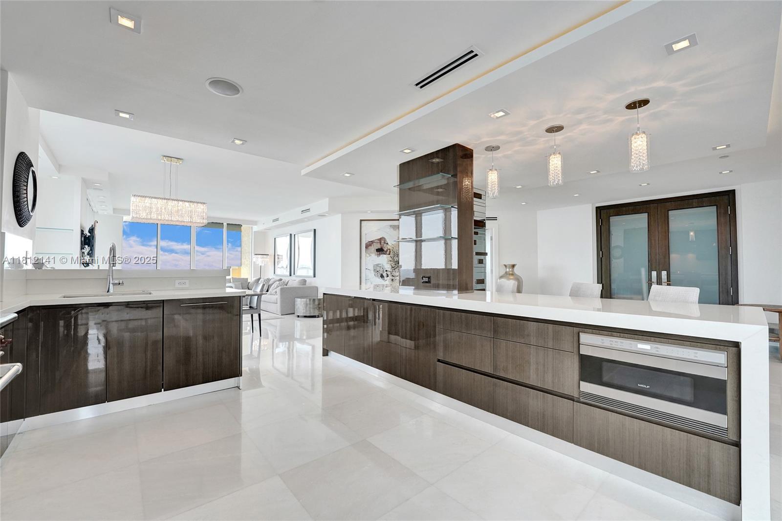 Building Photo - 17875 Collins Ave