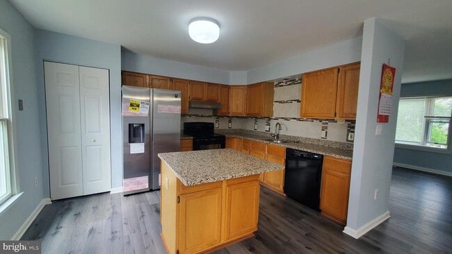 Building Photo - 6539 Huntshire Dr