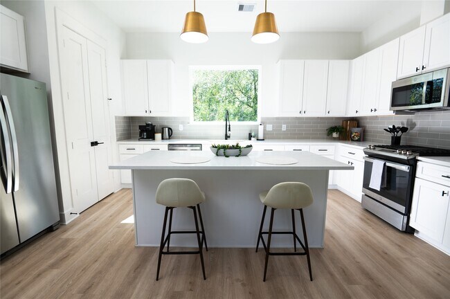 Building Photo - 3486 Luca St