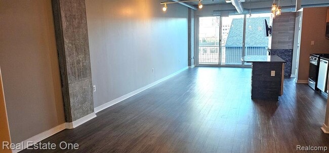 Building Photo - 100 W Fifth St