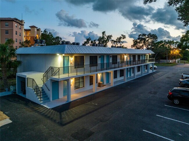 Building Photo - 1860 Phillippi Shores Dr