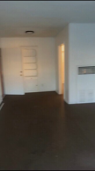 Building Photo - 1307 S Long Beach Blvd
