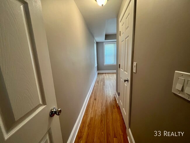 Building Photo - 2 Bed 2 Bath / Oak Park / Laundry in Unit ...