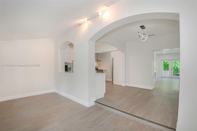 Building Photo - 108 2nd Dilido Terrace