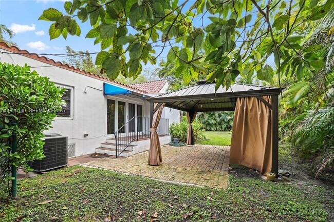 Building Photo - 410 Minorca Ave