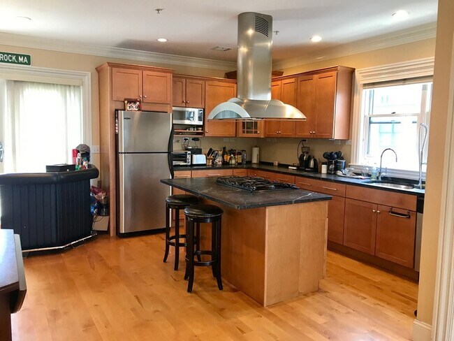 Building Photo - 360-362 Dorchester St