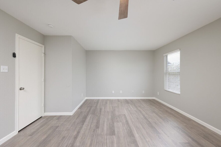Building Photo - 25130 Longbranch Run