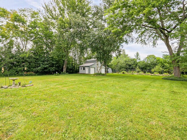 Building Photo - Your Private Retreat Just Minutes from Downtown South Lyon