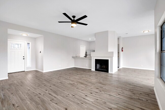 Building Photo - 7106 Grassy Trl