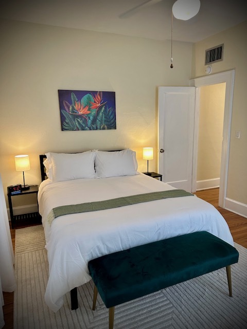 Queen bed - 1501 20th Ave N