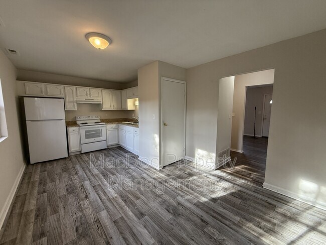 Building Photo - 914 Anvil Rd