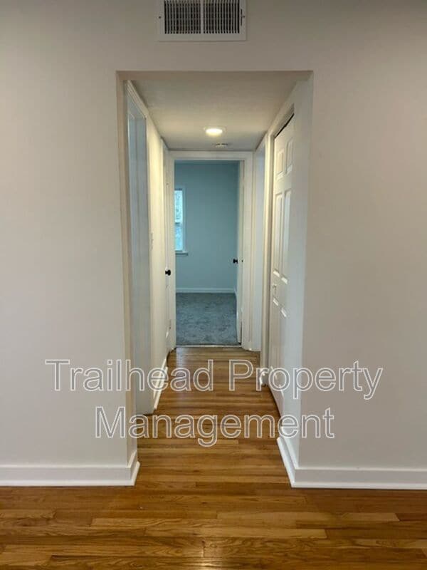 Building Photo - 304 E Gregory Blvd