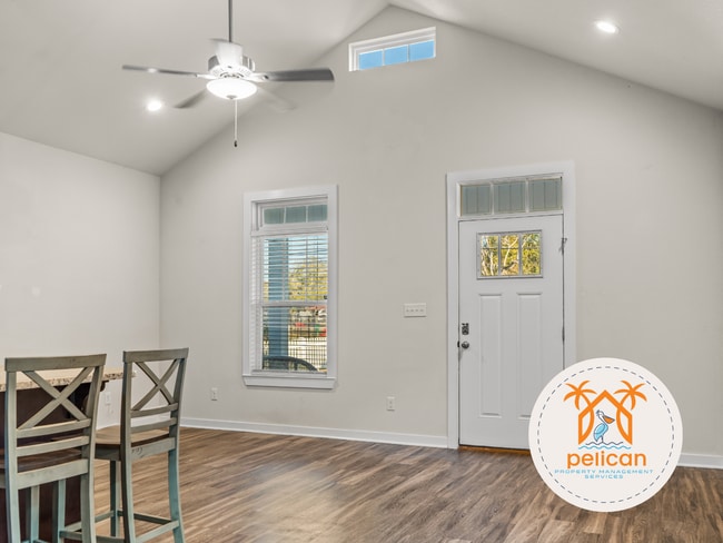 Building Photo - Charming Home in Desirable Pensacola Location