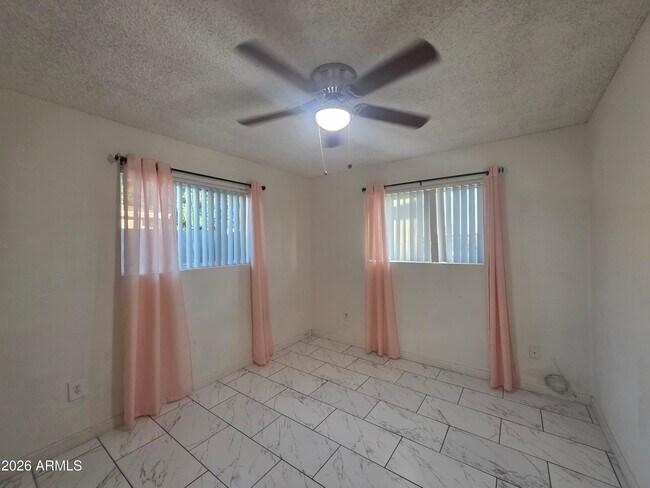 Building Photo - 4950 W Stella Ln