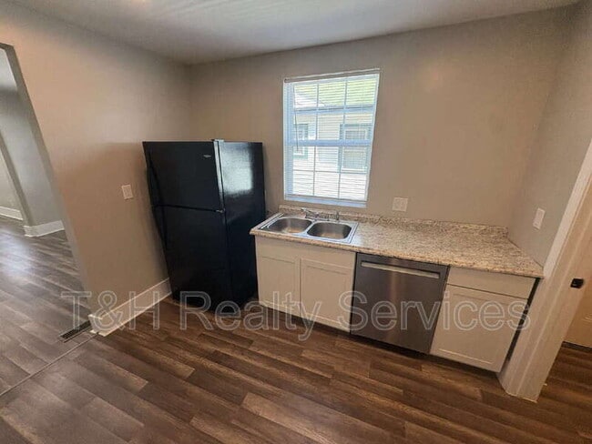 Building Photo - 3729 N Kenwood Ave