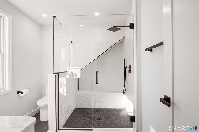 Building Photo - 10 Greenwood Ave