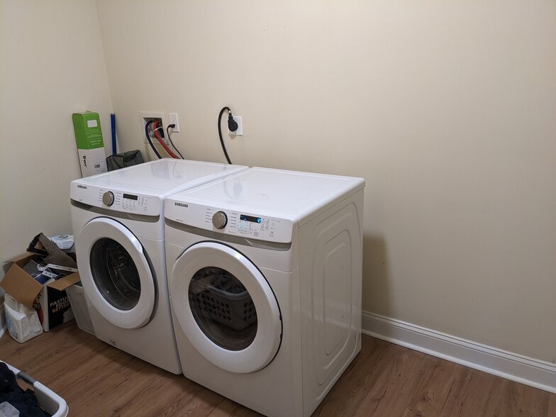 Laundry Room & Storage(Huge) - 225 W Pastorius St