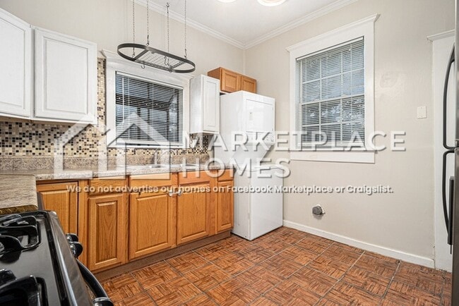 Building Photo - 1638 Mercer Ave