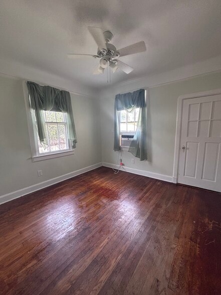 Bedroom w/ closet 1 - 417 Coolidge St