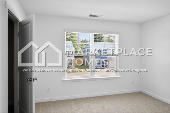 Building Photo - 3220 Highline Dr