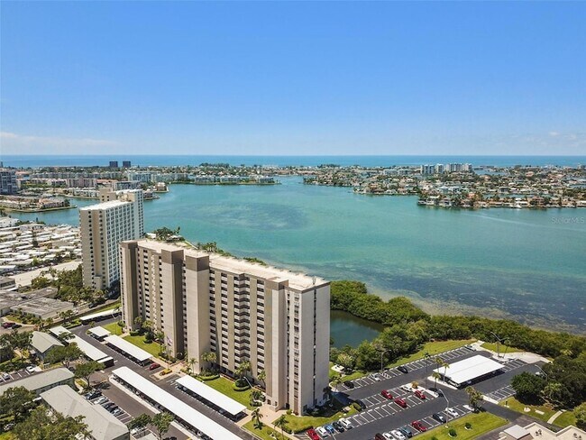 Building Photo - 7050 Sunset Dr S