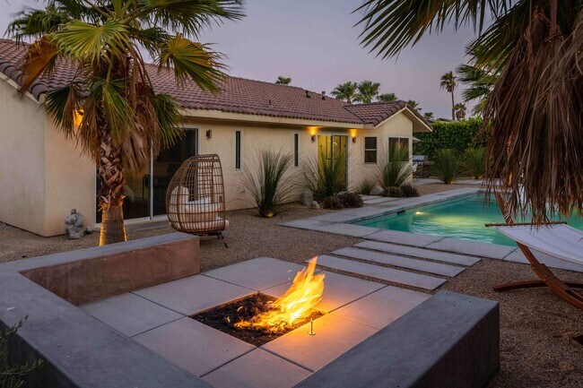 Building Photo - Luxury Oasis with Pool in Palm Springs
