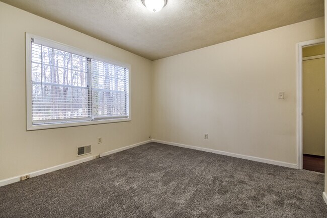 Building Photo - Charming 3-Bedroom Home