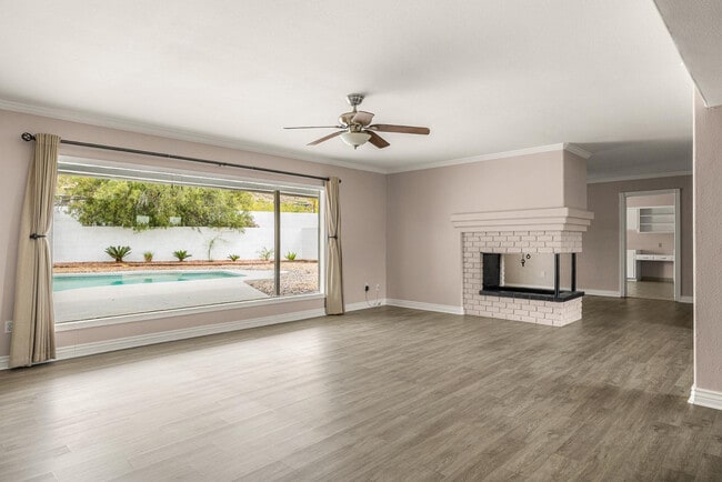 Building Photo - 6724 N 58th Pl